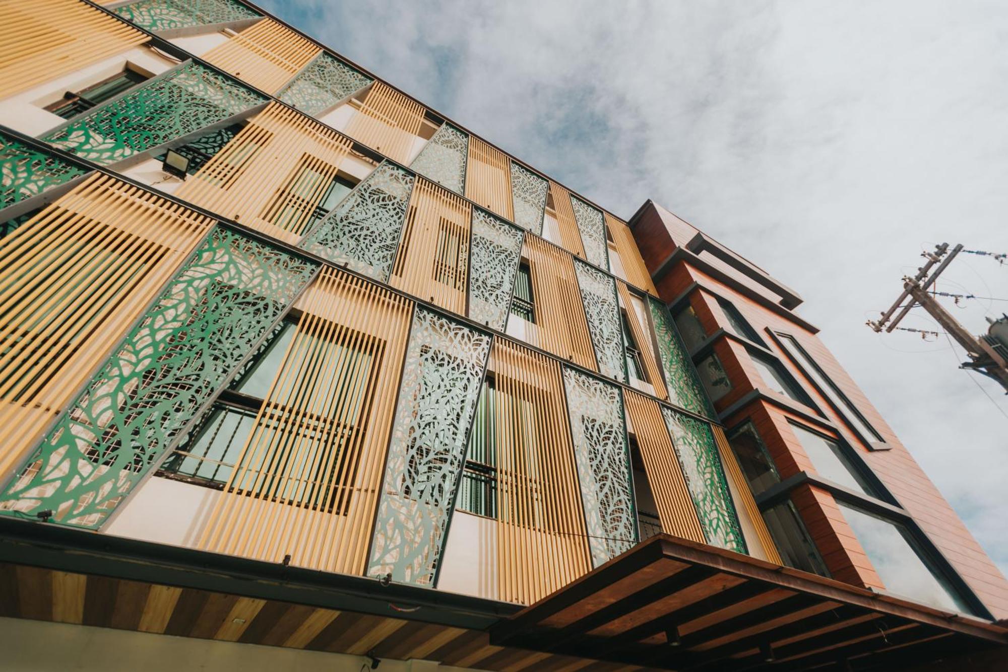 Surestay Plus Hotel By Best Western Ac Luxe Angeles City Exterior foto