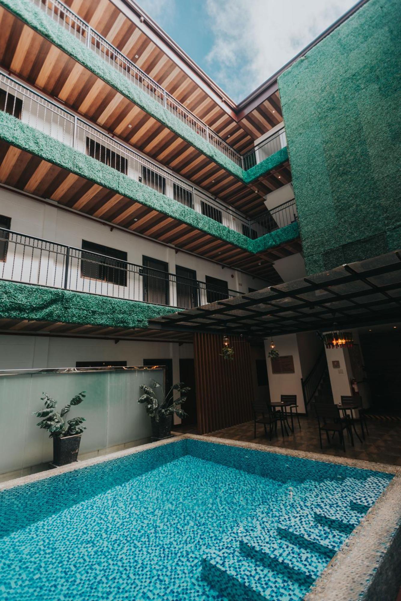 Surestay Plus Hotel By Best Western Ac Luxe Angeles City Exterior foto