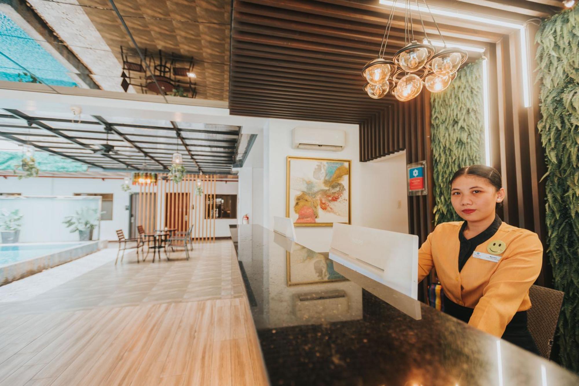 Surestay Plus Hotel By Best Western Ac Luxe Angeles City Exterior foto