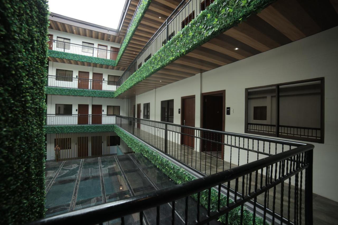 Surestay Plus Hotel By Best Western Ac Luxe Angeles City Exterior foto